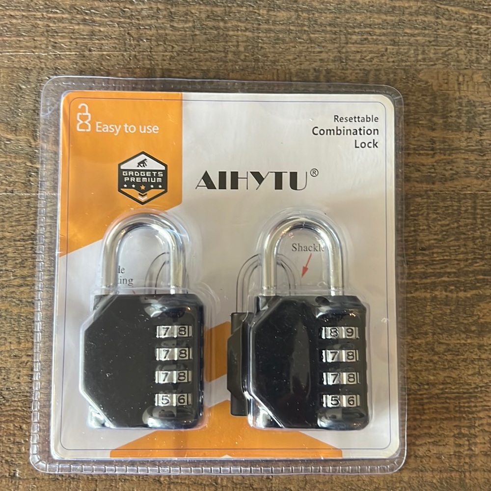Set of combo locks